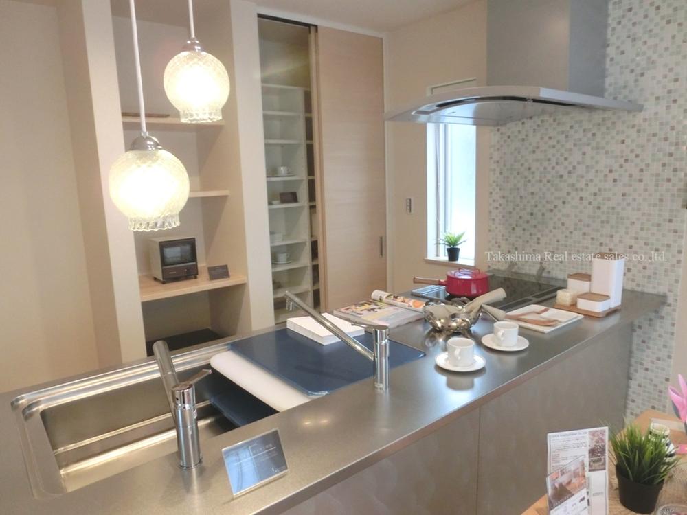 Kitchen. The kitchen is a luxury in the Toyo kitchen to be adopted, such as the luxury apartment. 