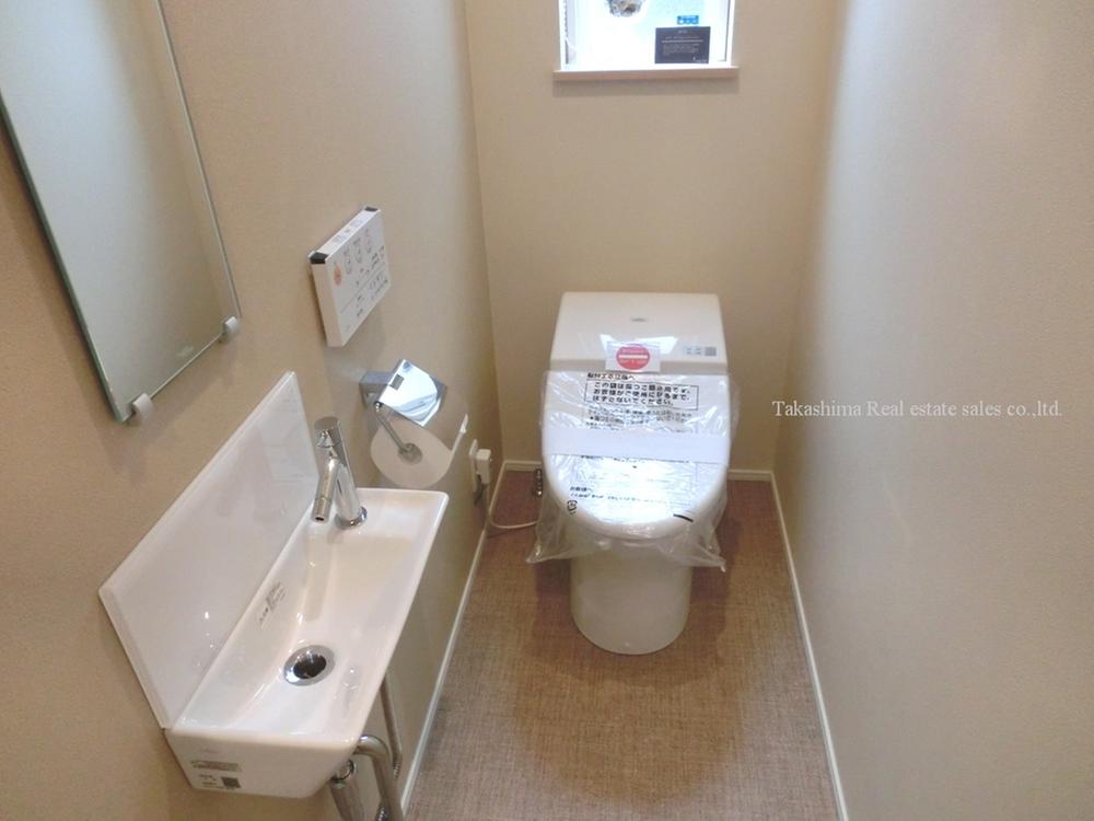 Toilet. Fully automatic-type high-function toilets are equipped with hand washing. 