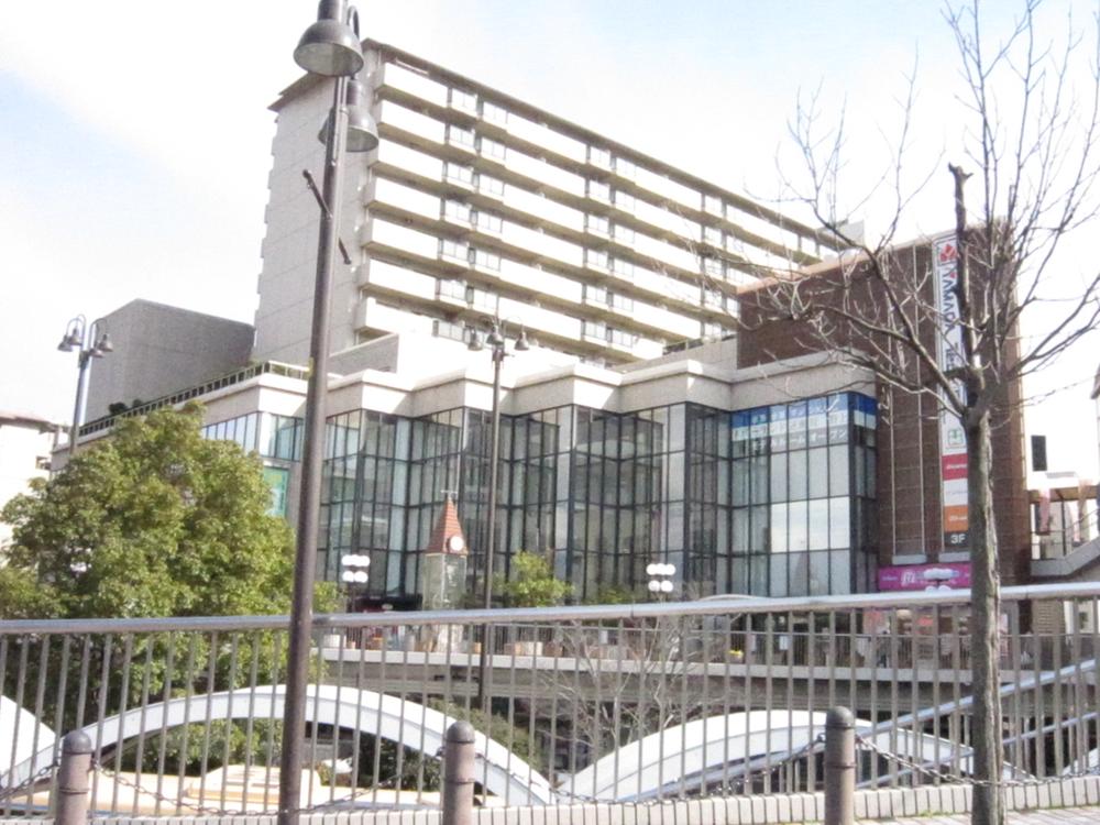 Shopping centre. To Apia Sakasegawa 740m