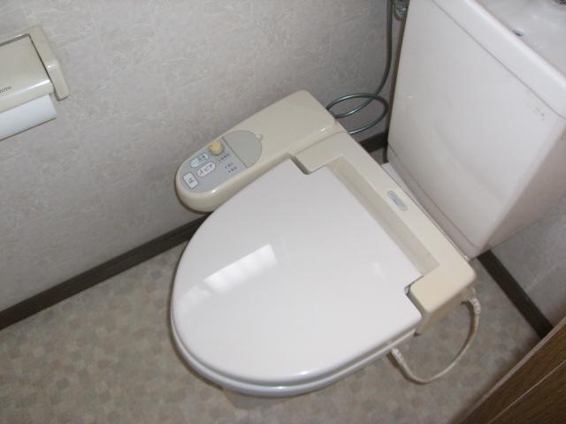 Toilet. Indoor (12 May 2013) Shooting