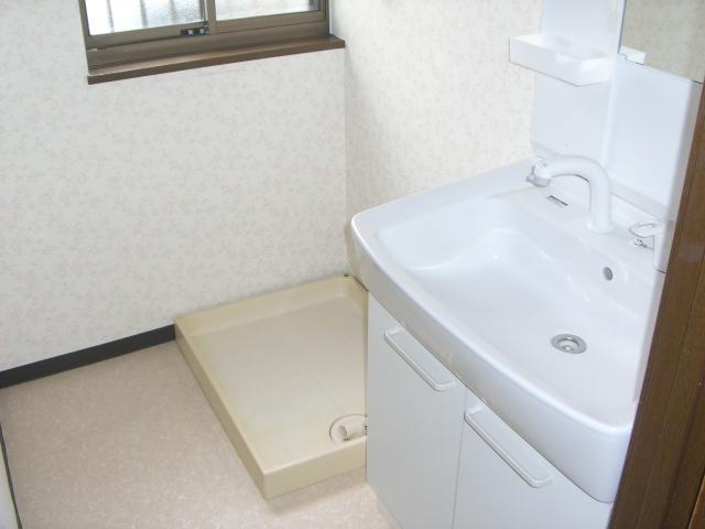 Wash basin, toilet. Indoor (12 May 2013) Shooting