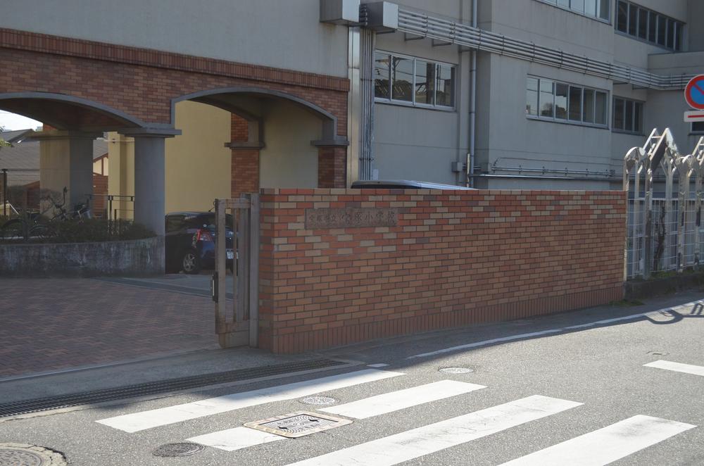 Primary school. Takarazuka 800m up to elementary school