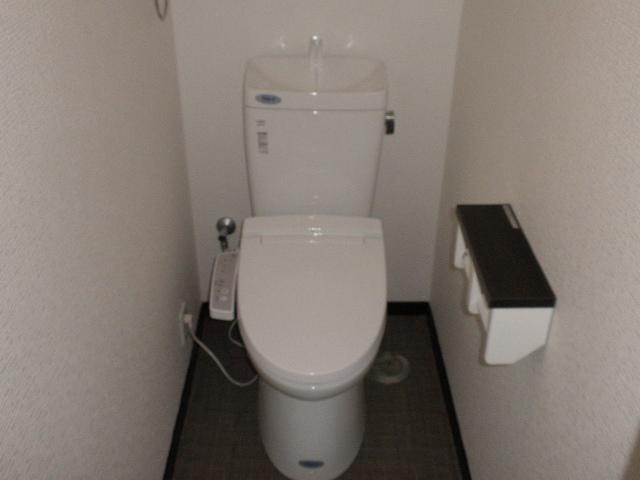 Toilet. Local (10 May 2013) Shooting