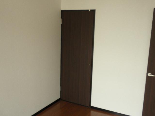 Non-living room. Local (10 May 2013) Shooting