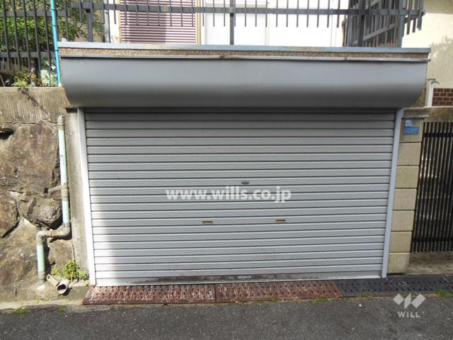 Parking lot. Local (August 2013) Shooting