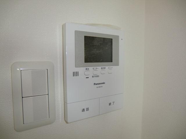 Security equipment. Safe color monitor intercom to crime prevention!