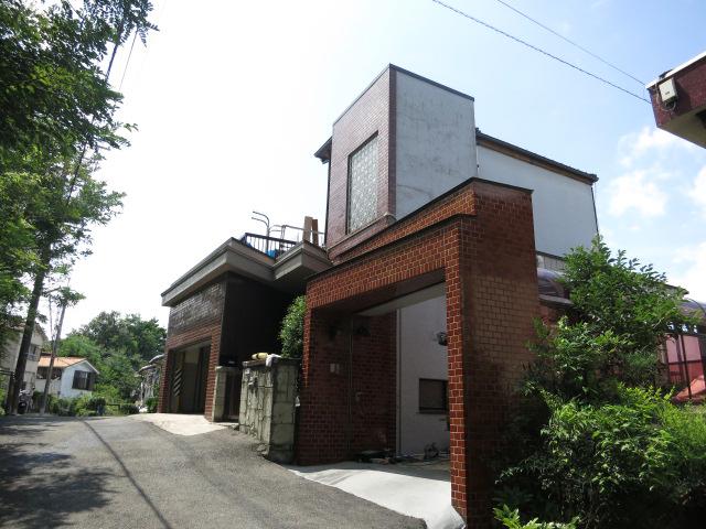 Local appearance photo. The appearance of the property (from the southeast side)