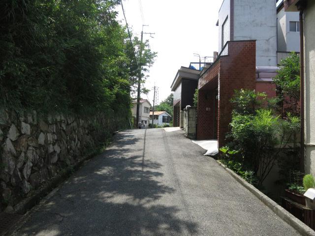 Local photos, including front road. Property of the south front of the road (from the east)