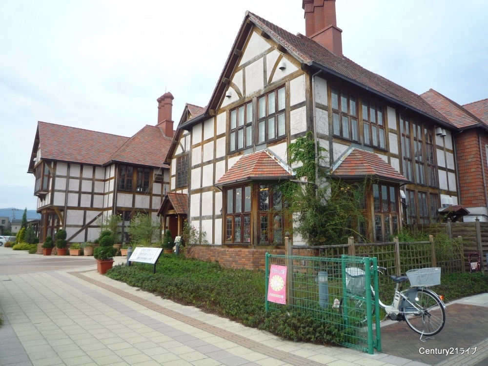 park. Aiai to the park (park) 377m