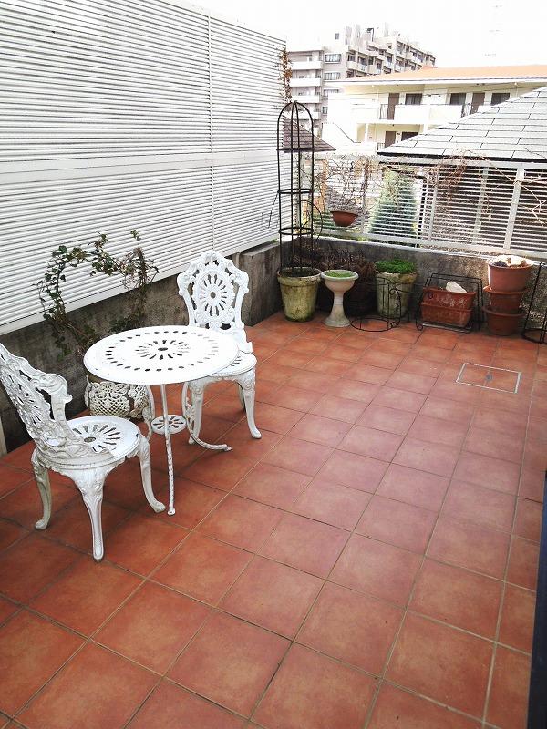 Balcony. There is a spacious terrace in LD side (south side)