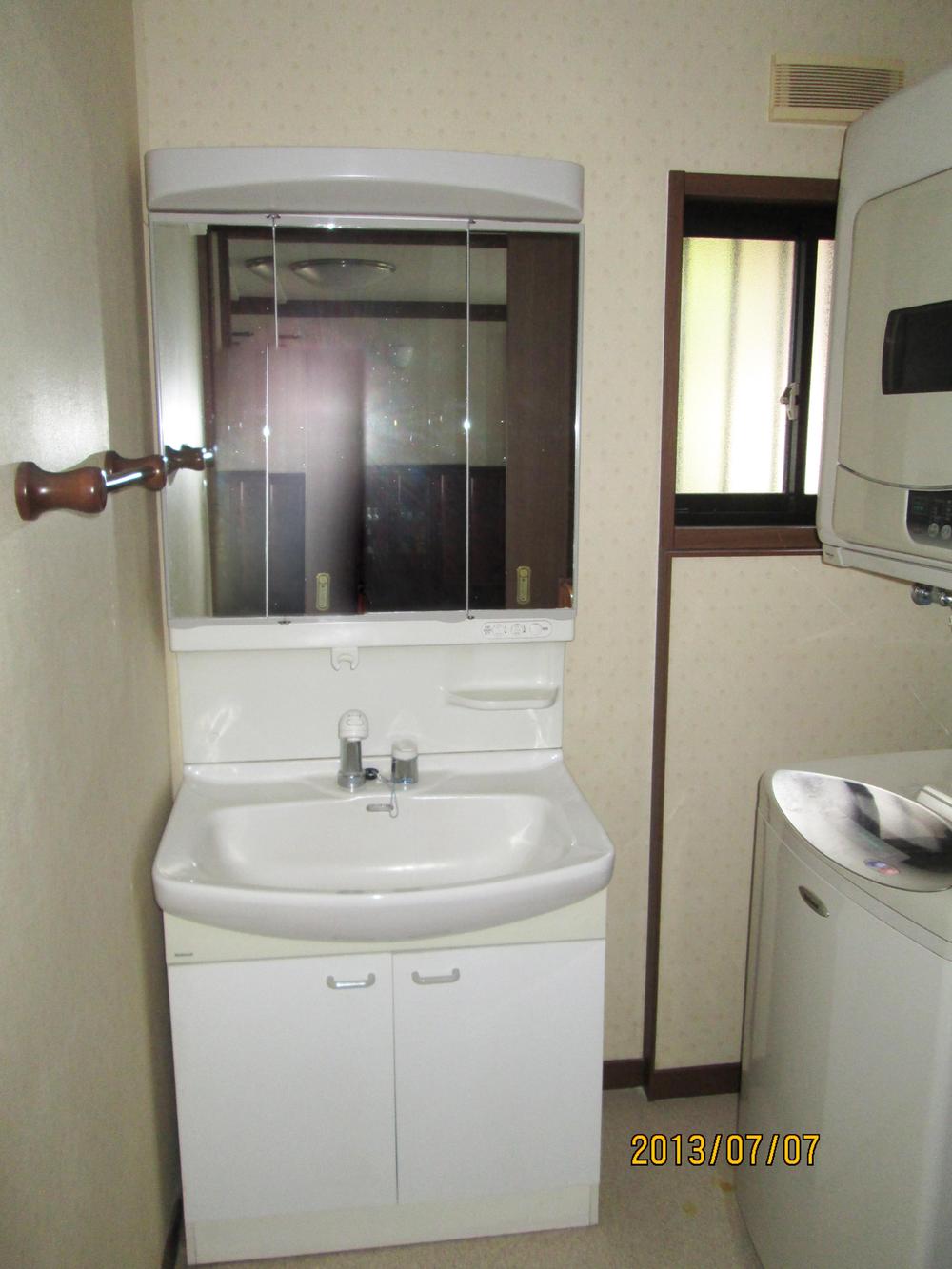 Wash basin, toilet. Indoor (July 2013) Shooting