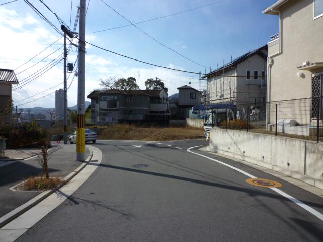 Local photos, including front road. Spacious front road