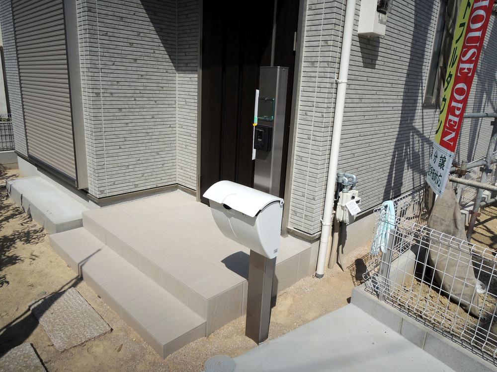 Entrance. Local shooting A No. land