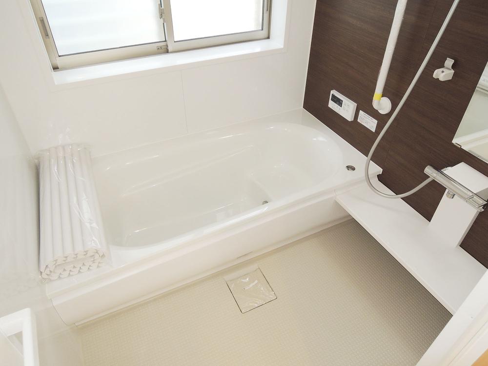 Bathroom. Local shooting A No. land