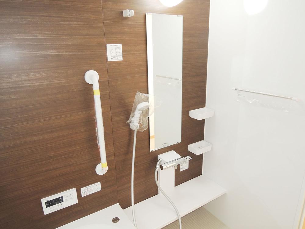 Bathroom. Local shooting A No. land