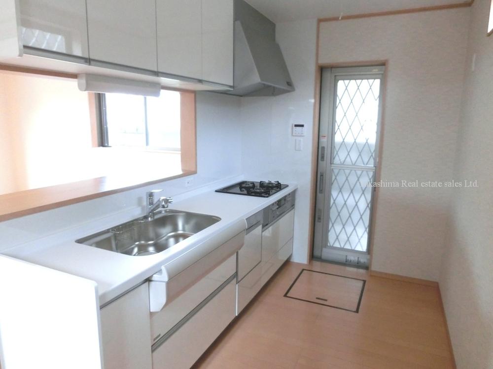 Kitchen. Kitchen is a system kitchen with dish washing dryer.