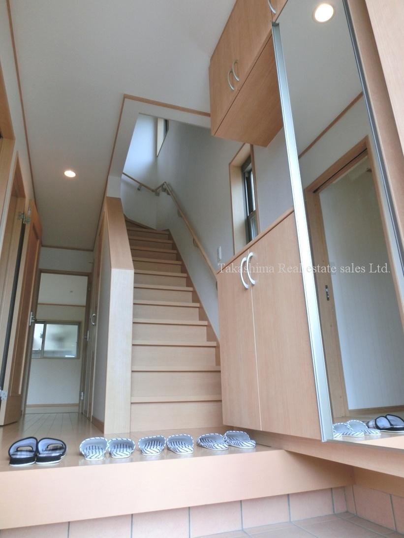 Entrance. Entrance hall is located in widely airy.