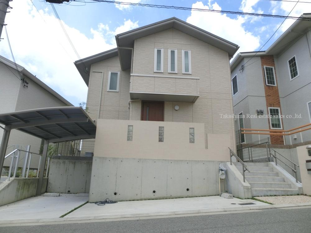 Local appearance photo. 2012. May Built in Built shallow housing. It is a lightweight steel frame of the Daiwa House.