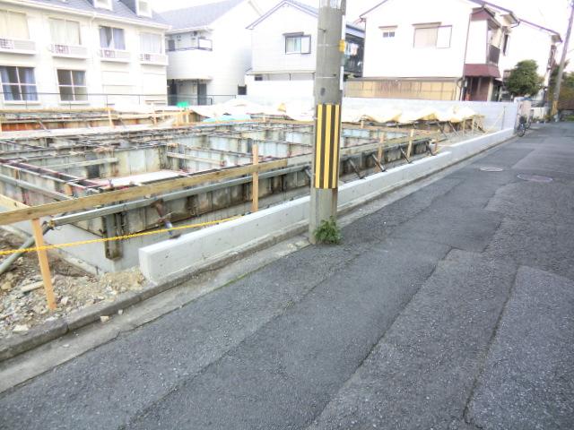 Local photos, including front road. Local (12 May 2013) Shooting