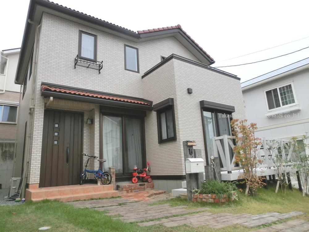 Local appearance photo. March 2012 architecture. It is a lightweight steel frame of PanaHome construction. Built in stylish design, It is a very beautiful state.