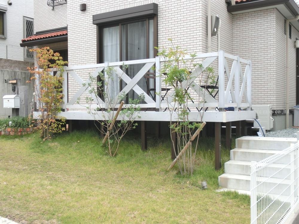 Garden. Terrace and garden that can be out of the living room.