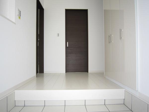 Entrance. Local (September 2013) Shooting