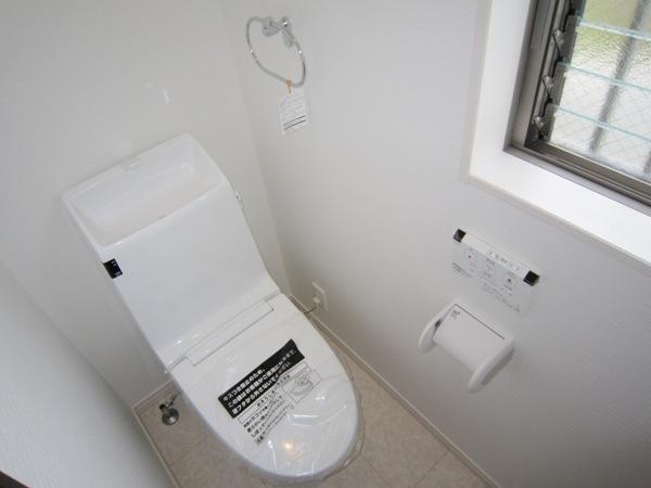 Toilet. Indoor (September 2013) Shooting