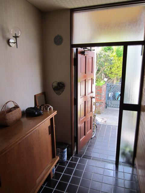 Entrance. Local (March 2013) Shooting