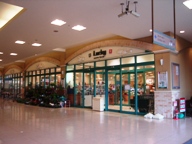 Supermarket. 680m to supermarket Lucky Nakayama-dera store (Super)