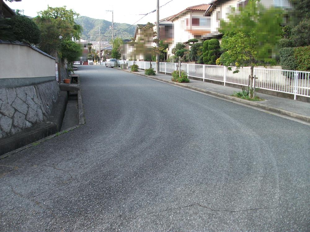 Local photos, including front road. East side road