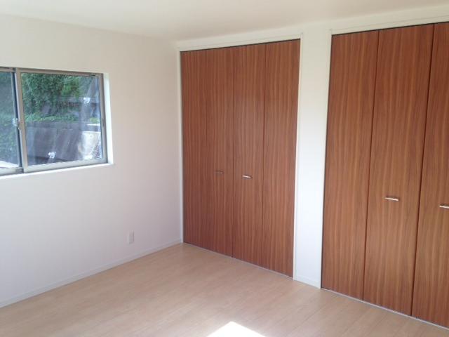 Other introspection. Equipped with large storage in each room.