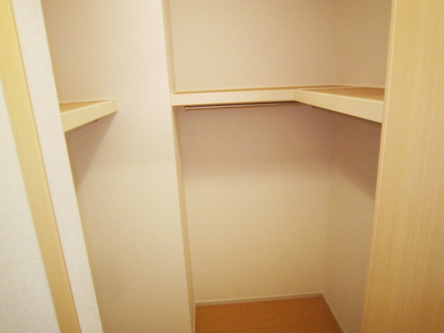 Receipt. Walk-in closet