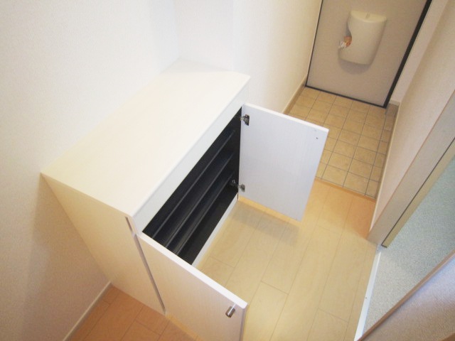 Entrance. Shoe box equipped ☆