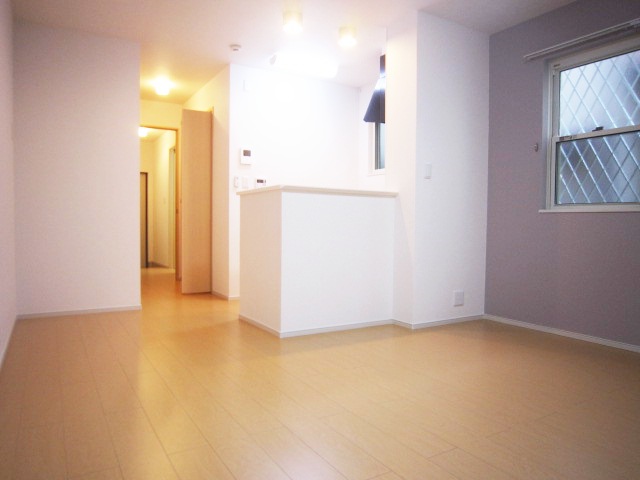 Living and room. Stylish living of counter kitchen