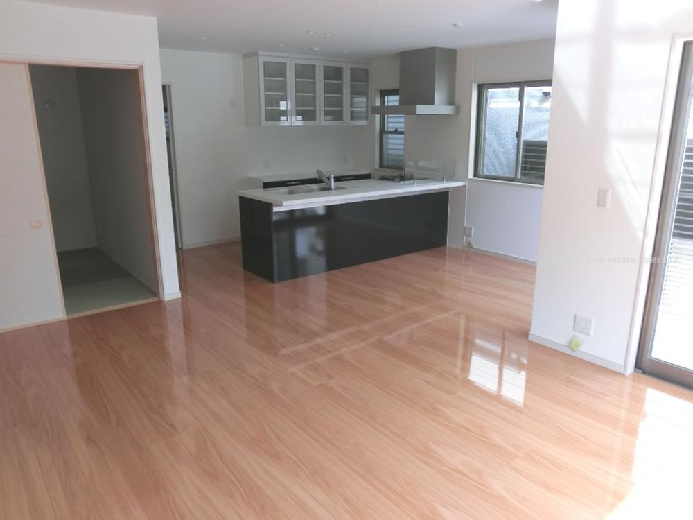 Living. Gloss free maintenance flooring is a feeling of luxury.