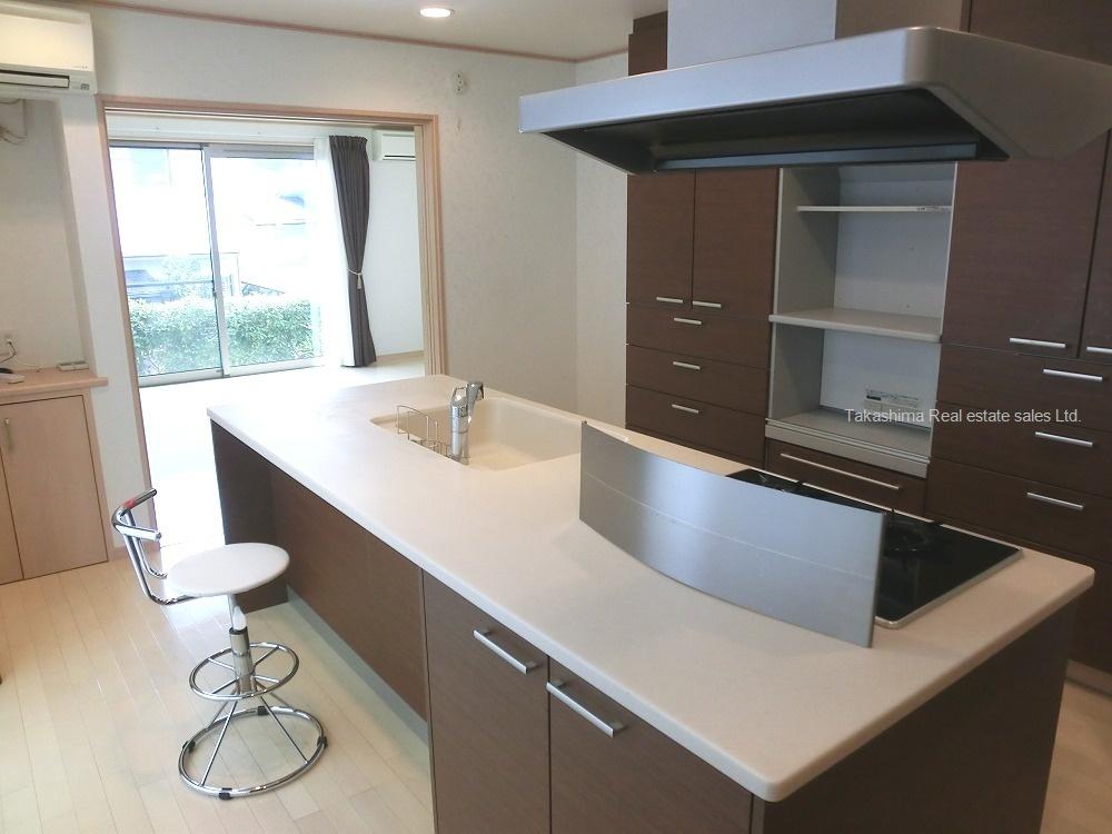 Kitchen. Kitchen is a kitchen island.