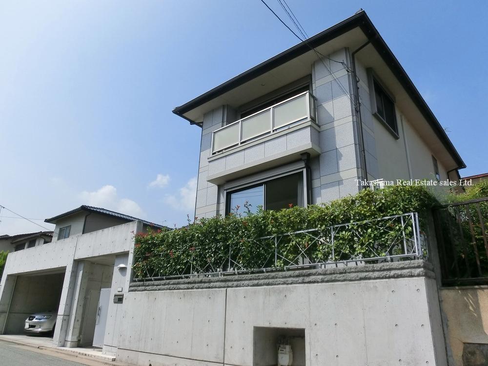 Local appearance photo. Front road is spacious and 6m, Garage is also happy to.