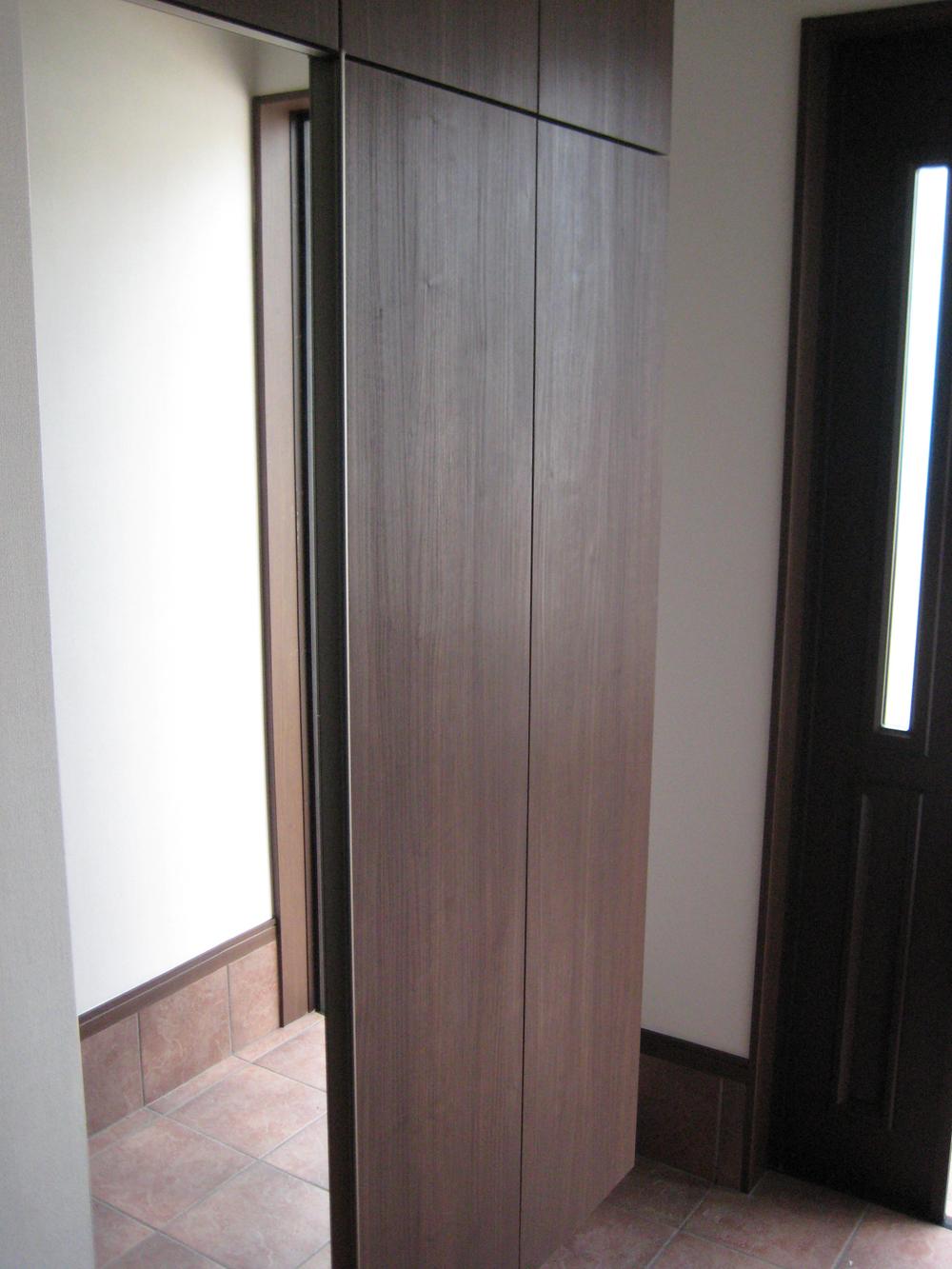 Entrance. Local (July 2013) Shooting