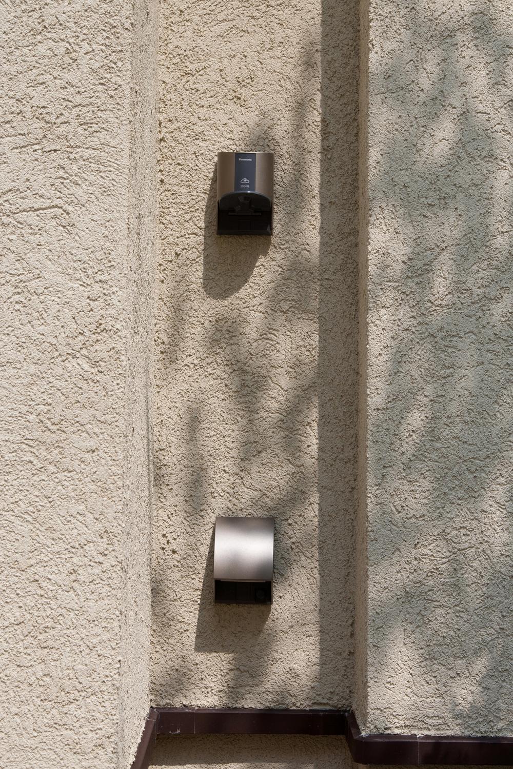 Other Equipment. In addition to the usual external outlet, Also provided outlet of 200V for electric vehicles. 