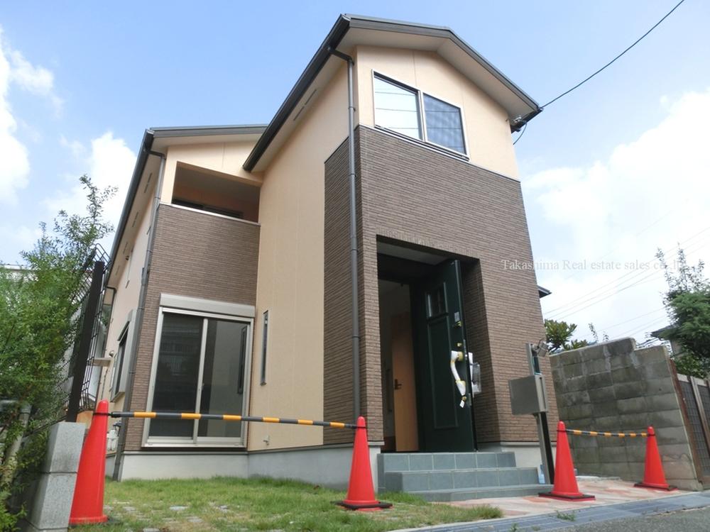 Local appearance photo. On the sunny one house facing south road, House is a manufacturer of Osaka Gas Ju設 house.