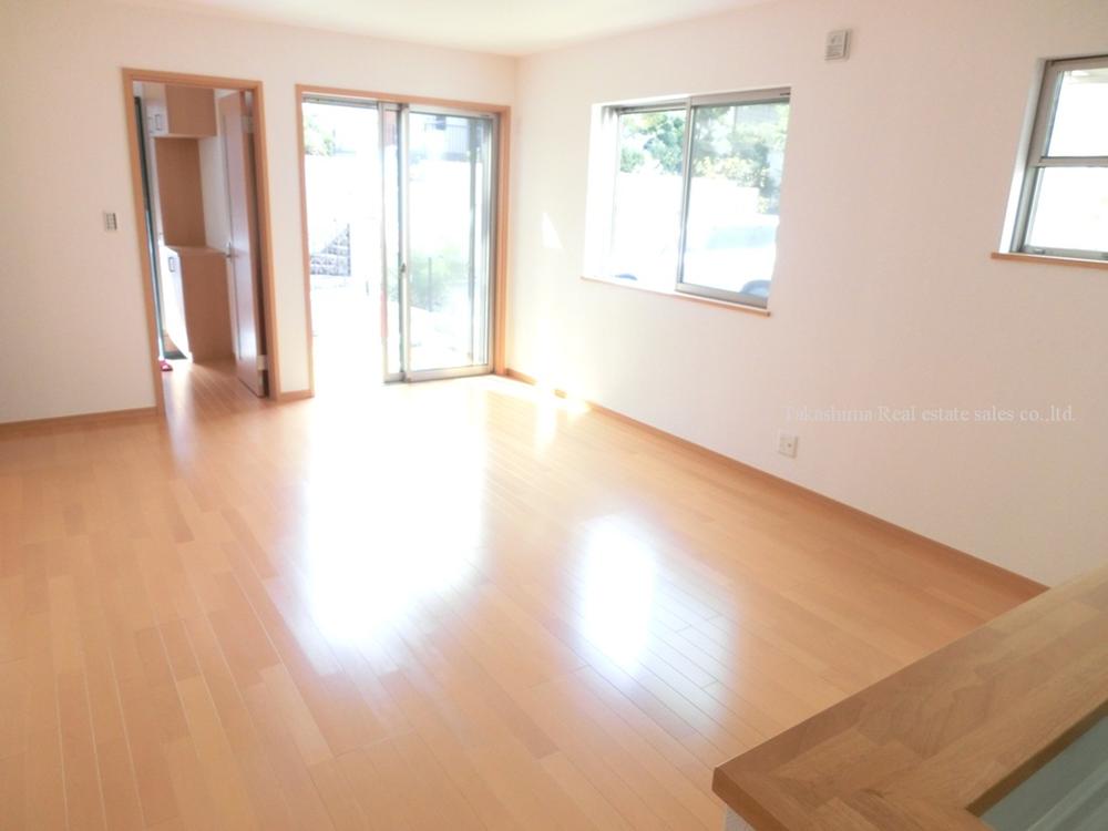 Living. Living room facing south 16 Pledge.