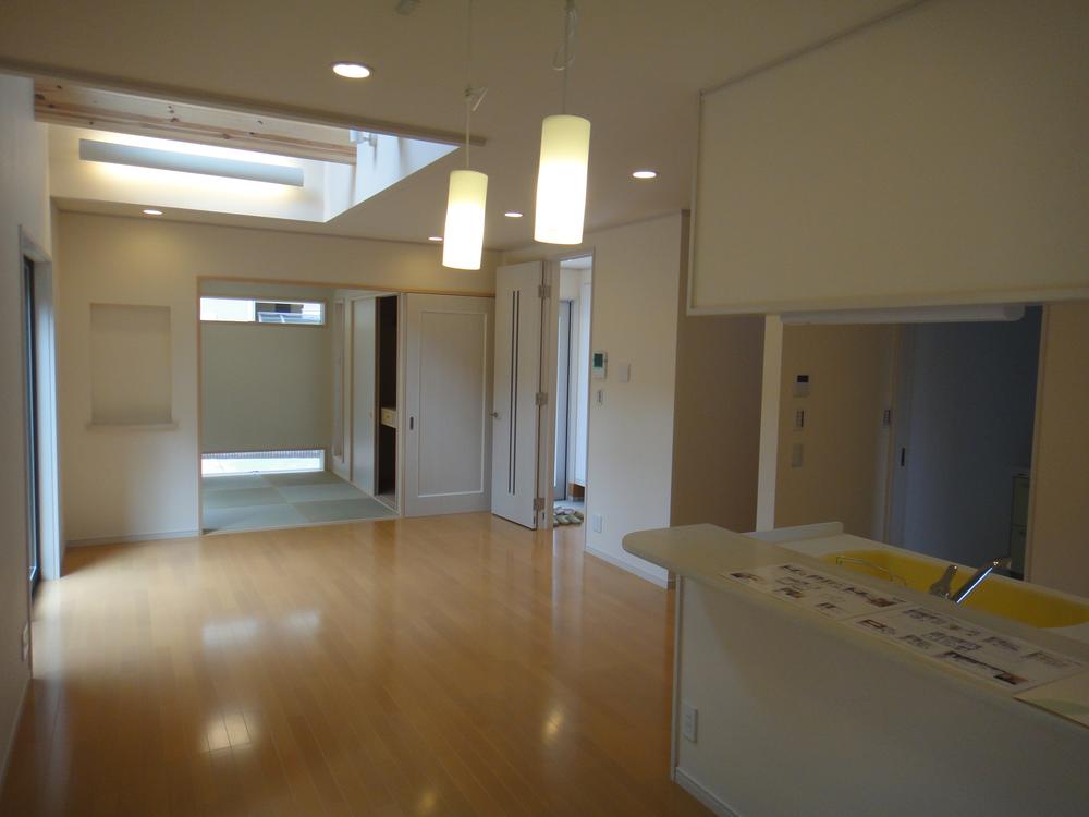 Same specifications photos (living). living ・ dining ・ Wash ・ 1F toilet ・ Kitchen 5 places floor heating