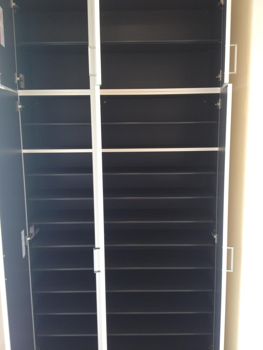 Receipt. Large shoes closet