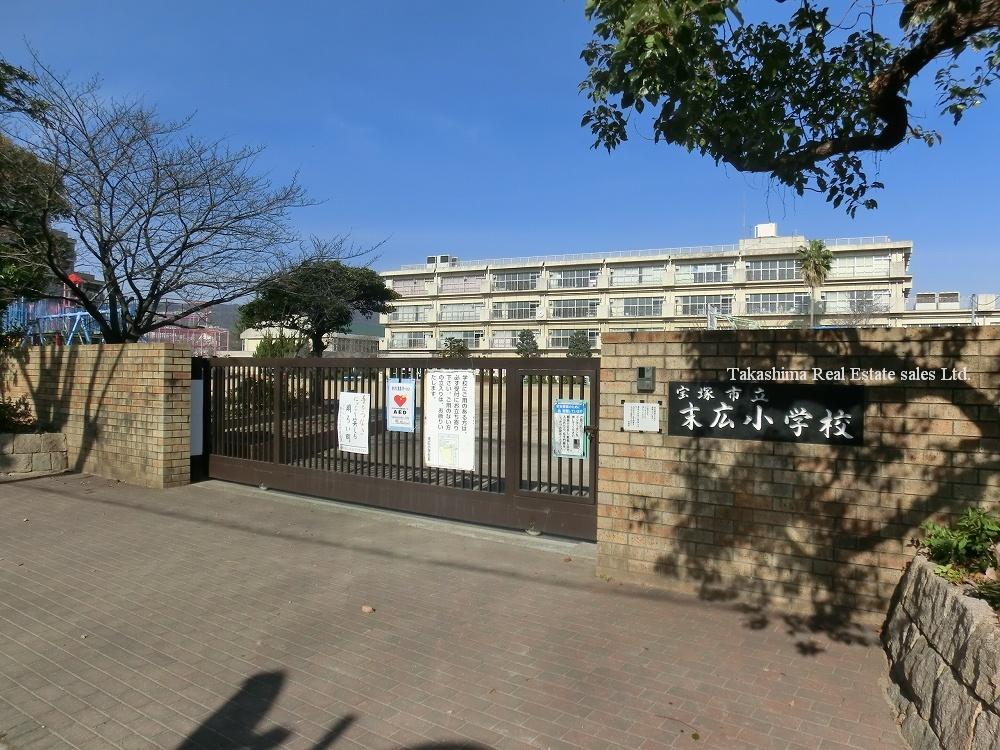 Other. A 1-minute walk from the Suehiro elementary school