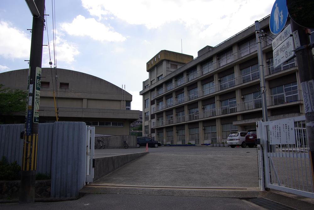 Primary school. Takarazuka Municipal until the first elementary school 1810m