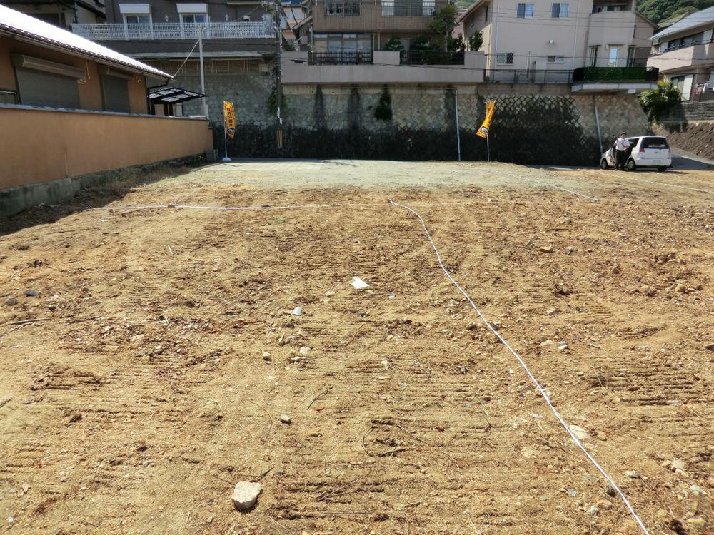 Local photos, including front road. Local land photo