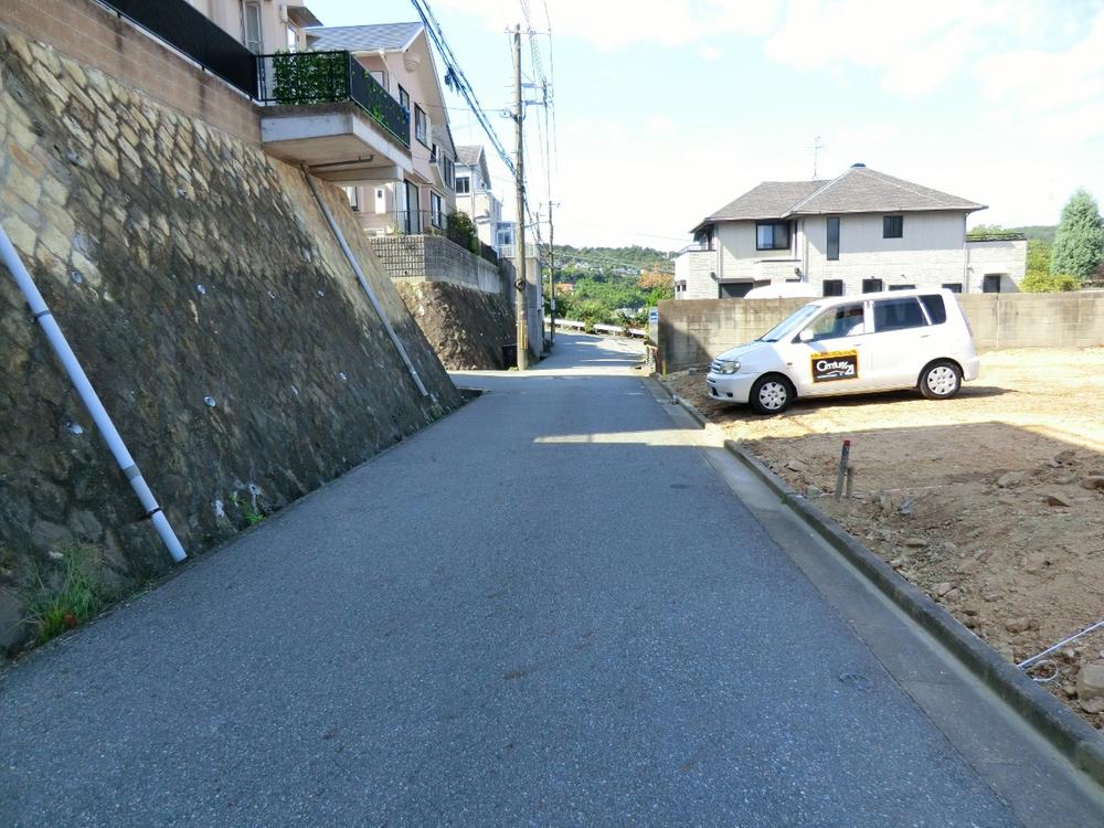 Local photos, including front road. Front road photo