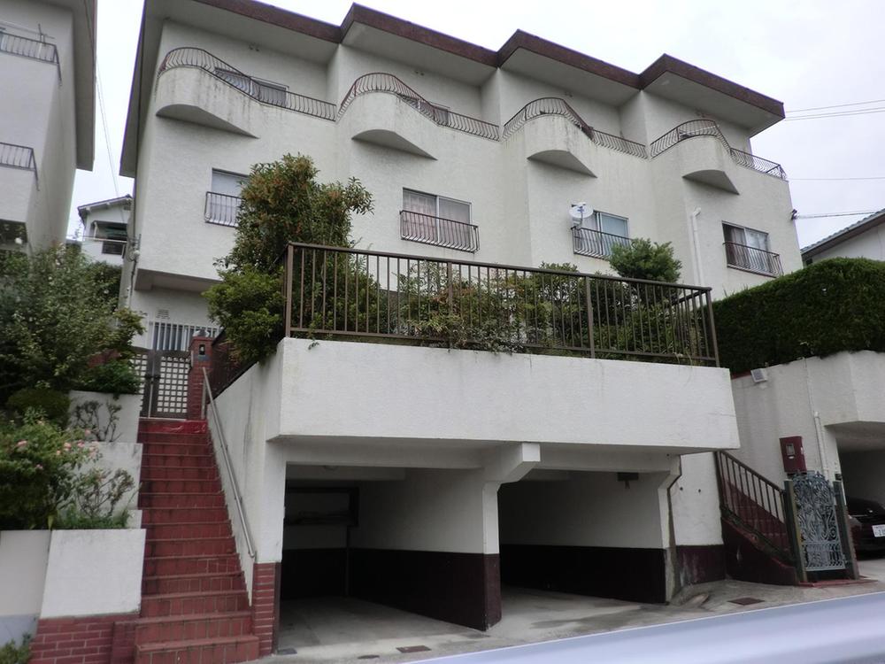 Local appearance photo. Parking 2 cars