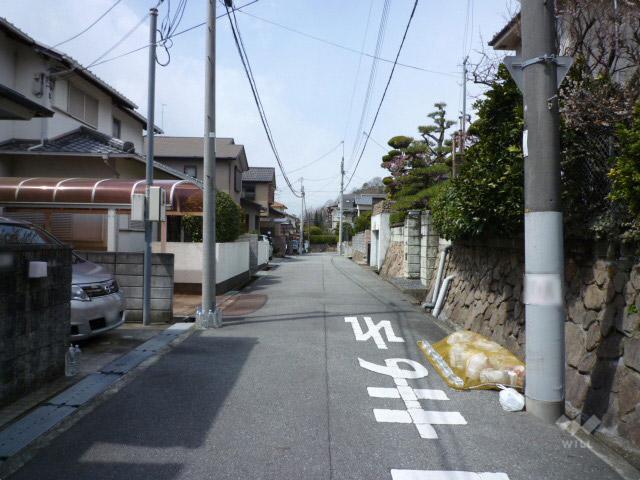 Local photos, including front road. Property of the north front of the road (from the east)