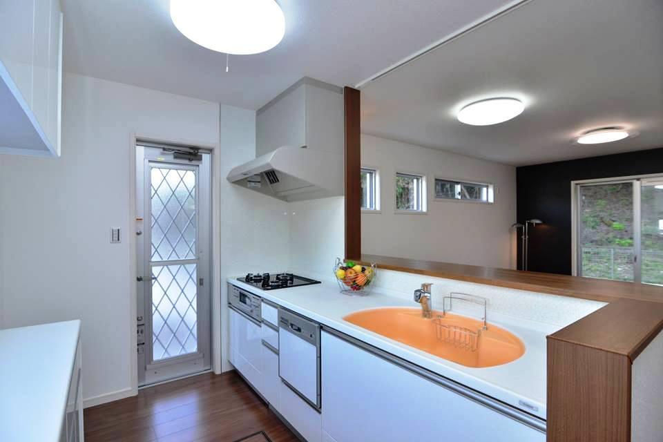 Kitchen. The kitchen is Housetec "Lovee" YAMAHA "Bb" You can choose from three types of LIXIL "AS"